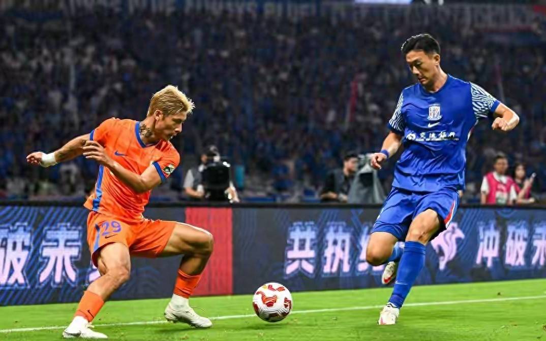 今夜体能课后，上海申花强势反弹备战社区盾，话题不断，临场指挥获称赞的简单介绍